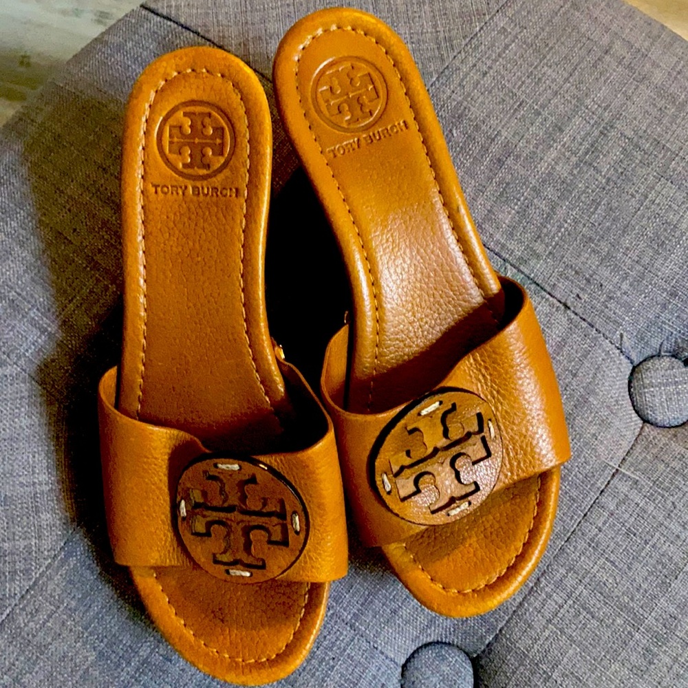Tory burch wedge sandal size 6m